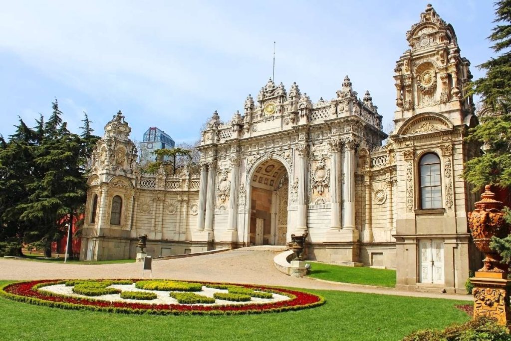 dolmabahce palace gates 1024x683 1